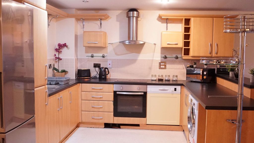 Property photo 2 of 17
