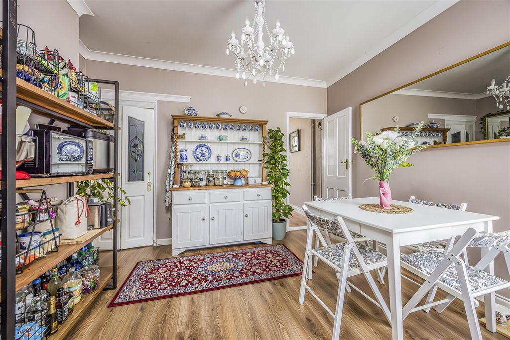 Property photo 2 of 16 32 Rosetta Road, Milton-Porticomarketing-Soldby-15