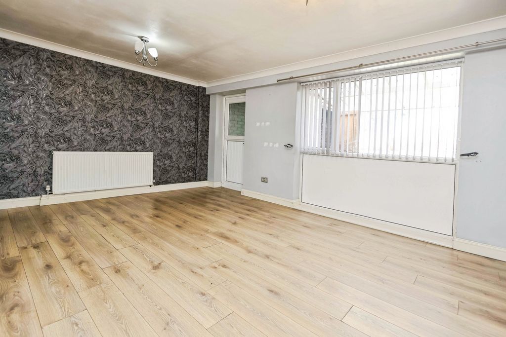 Property photo 3 of 34 Pbox-Img.Jpg