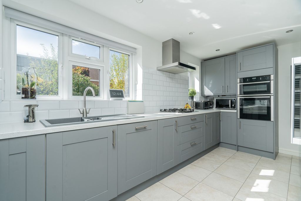 Property photo 2 of 19