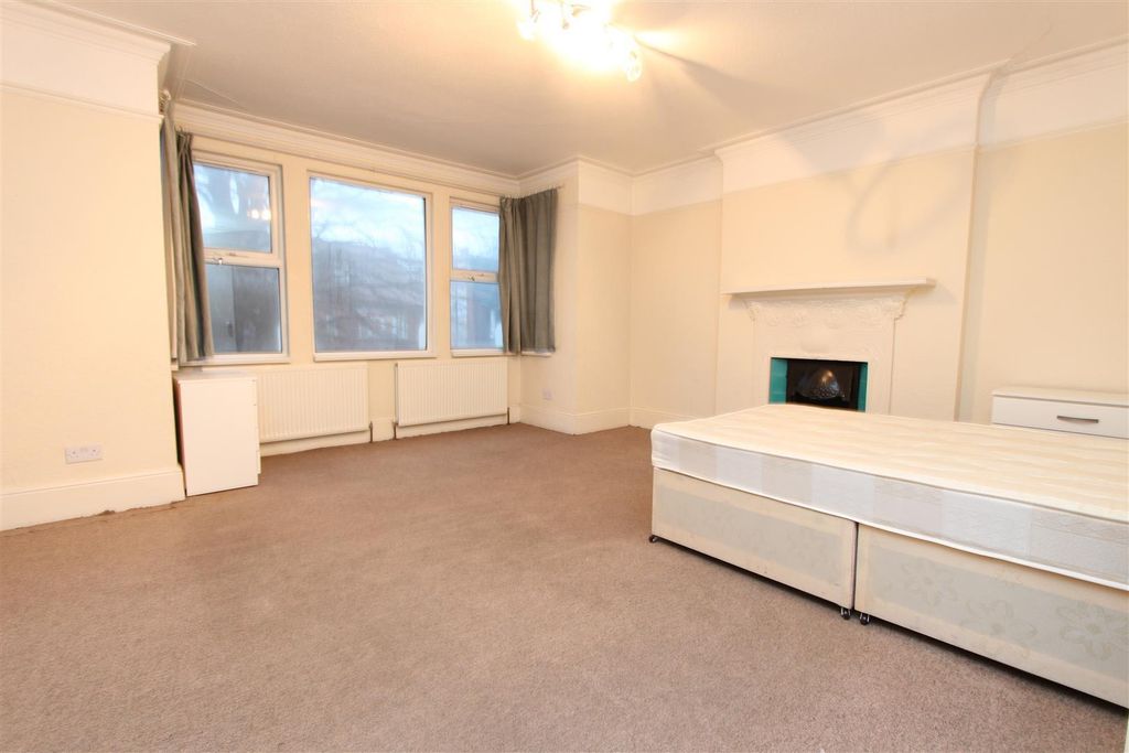 Property photo 2 of 4