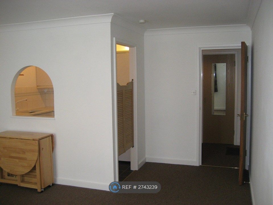 Property photo 3 of 5 Studio (View 2)