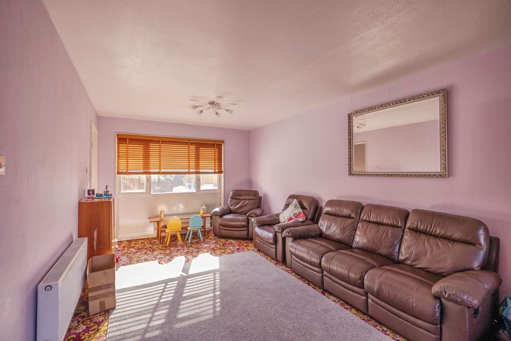 Property photo 2 of 12 Lounge