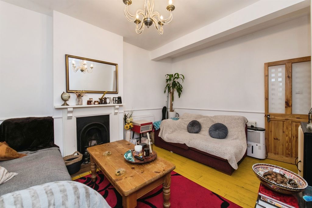 Property photo 2 of 19