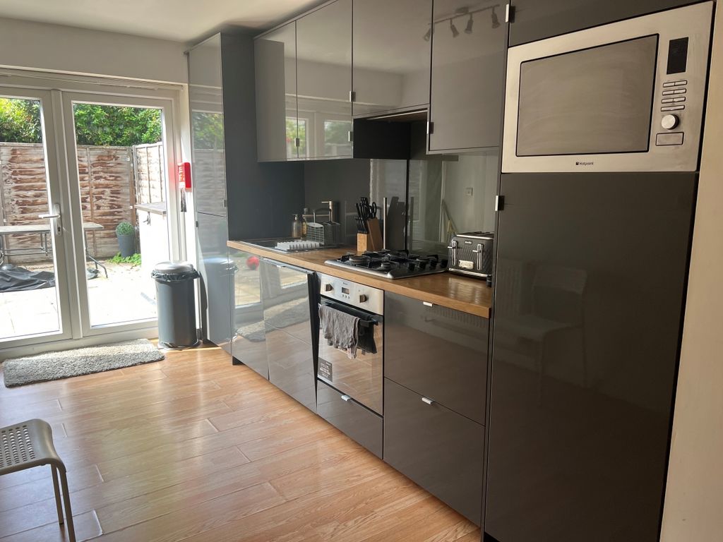 Property photo 1 of 17 Kitchen1