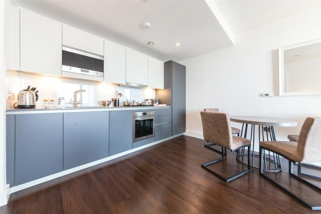 Property photo 3 of 18 Kitchen