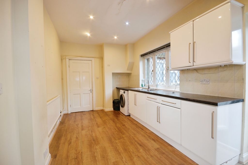 Property photo 3 of 15 Kitchen