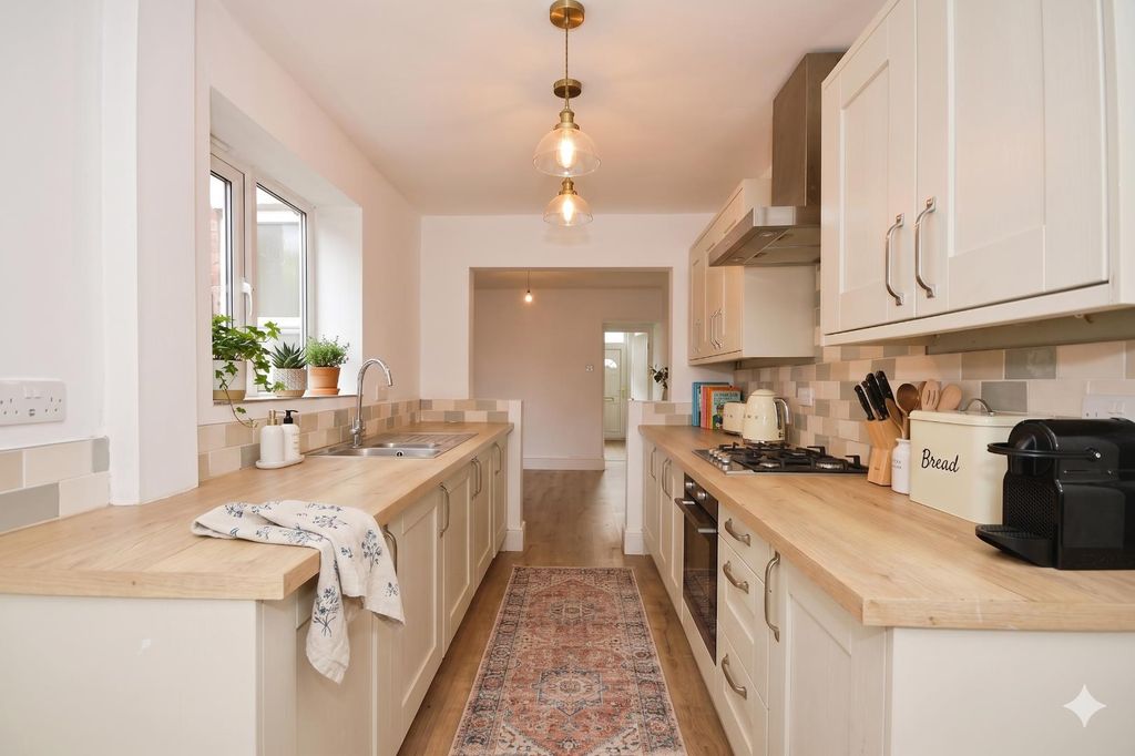 Property photo 3 of 10 Kitchen 02 Staged.Png