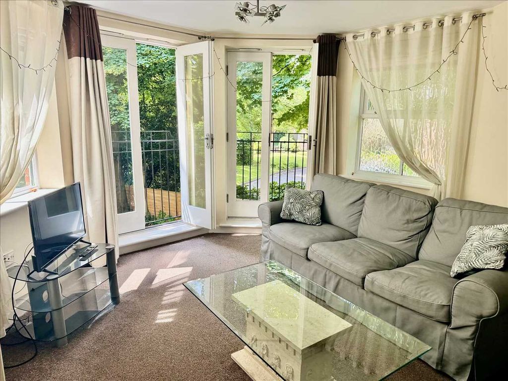 Property photo 2 of 6 Kitchen