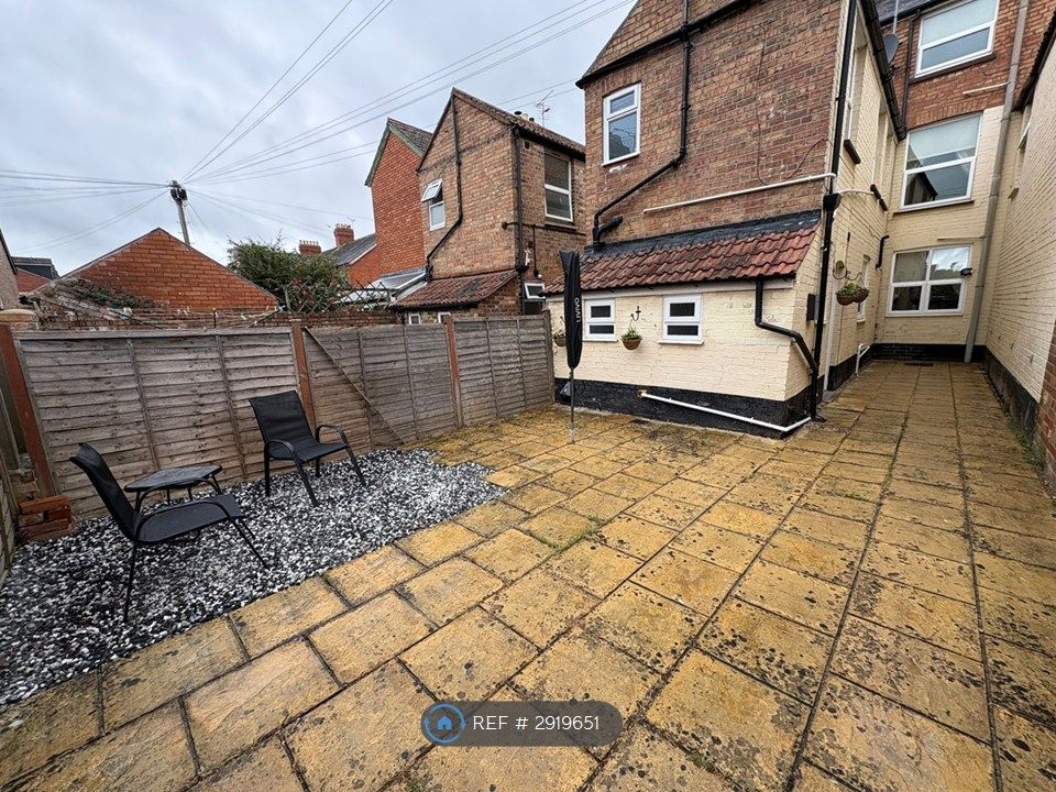 Property photo 2 of 27 Back Garden