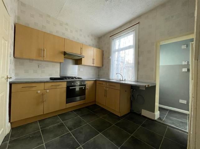 Property photo 3 of 7 Kitchen