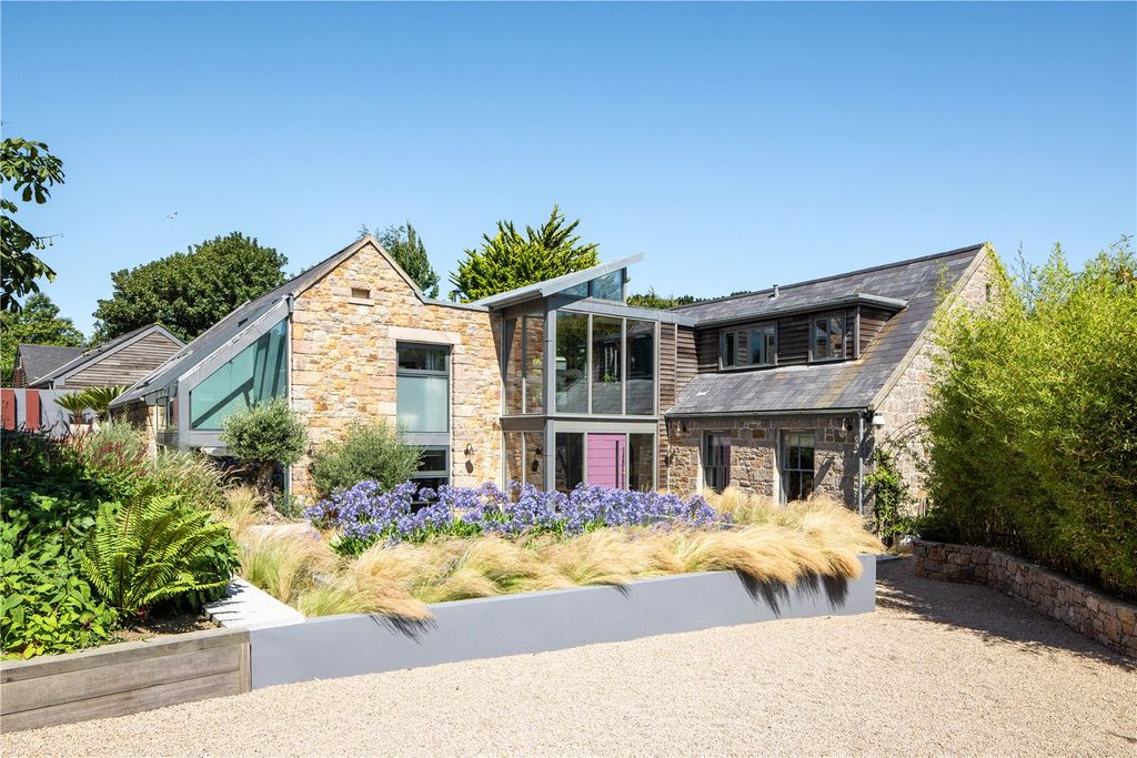 Property photo 1 of 43 Main