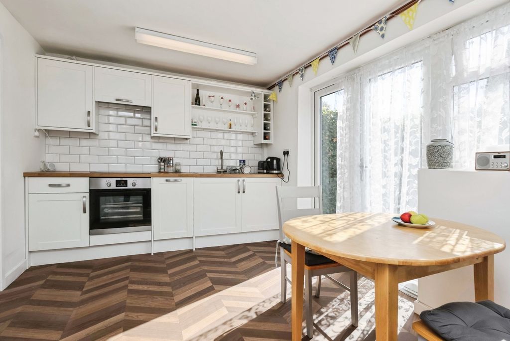 Property photo 3 of 15 Kitchen