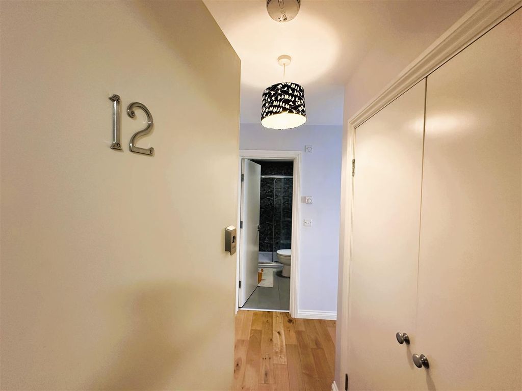 Property photo 1 of 10 Entrance Hall