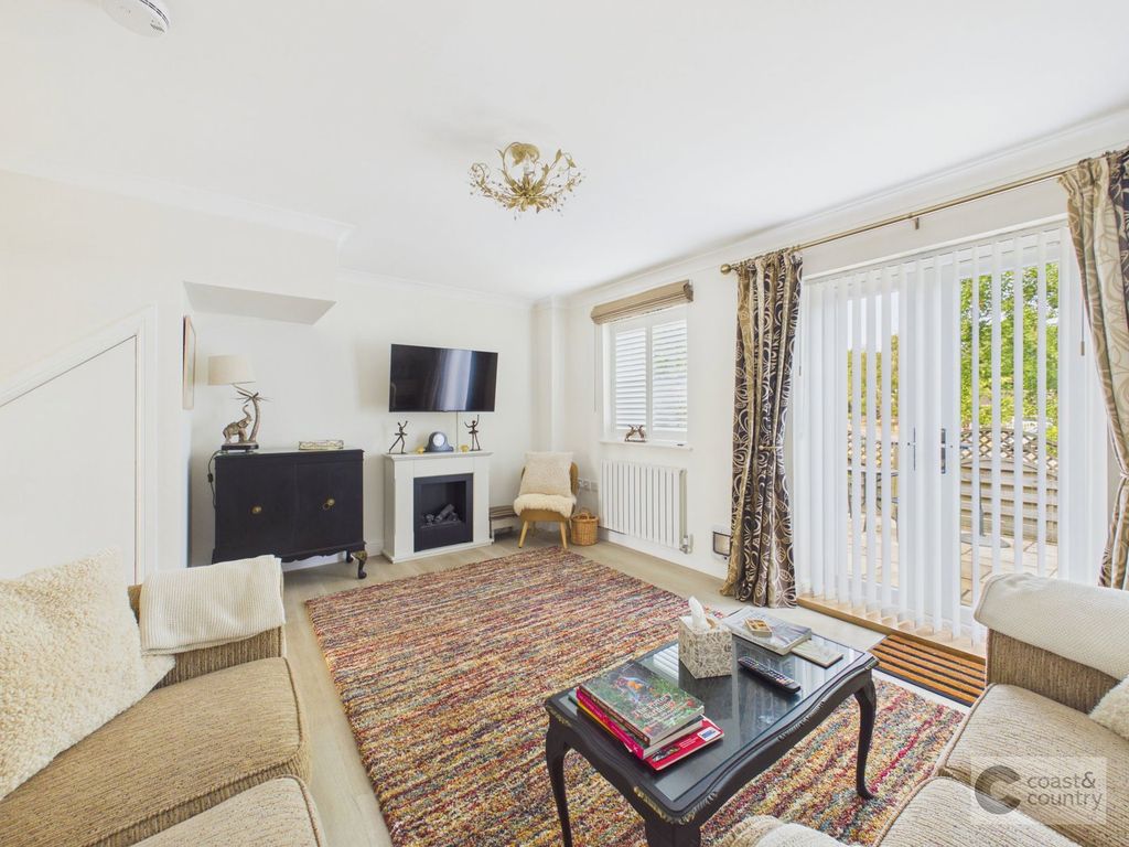 Property photo 2 of 31