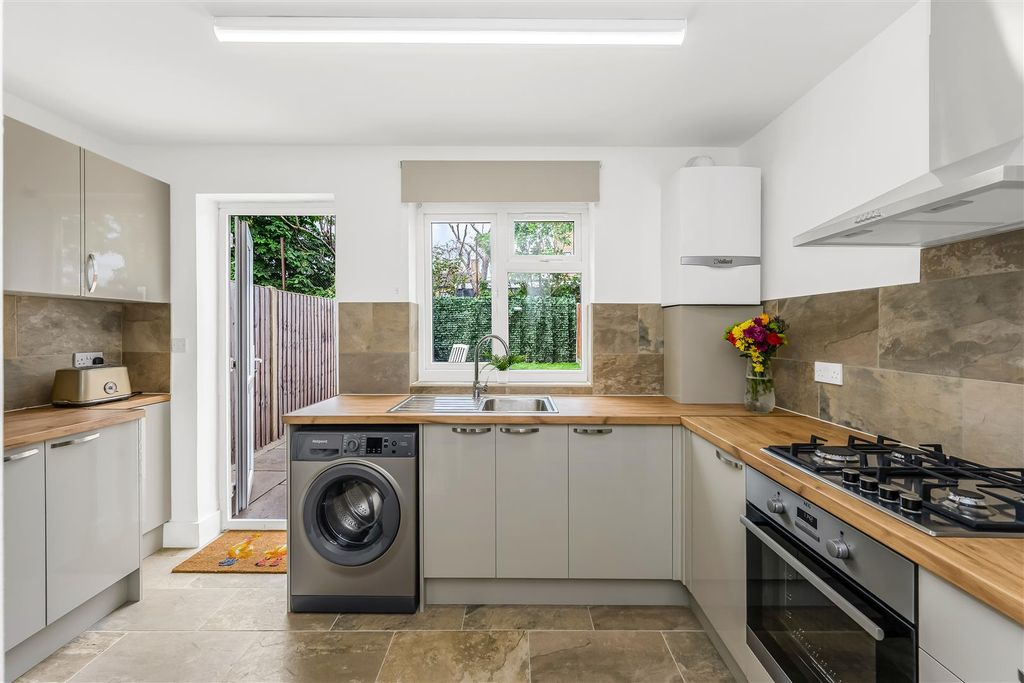 Property photo 3 of 18 14