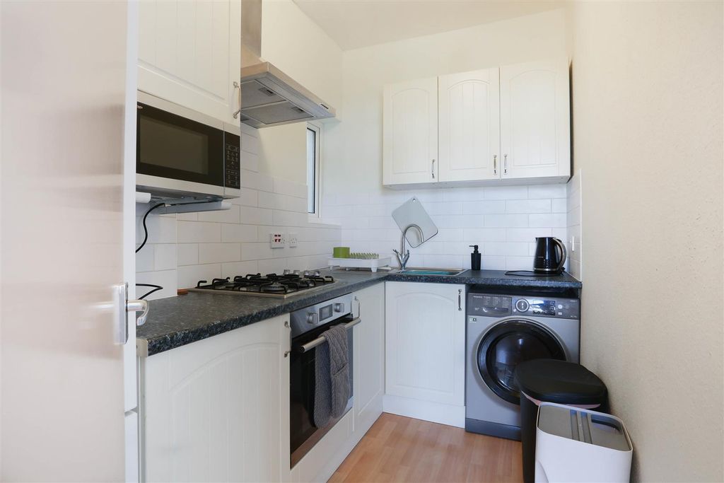 Property photo 3 of 11 1446320981 - 3.Jpg