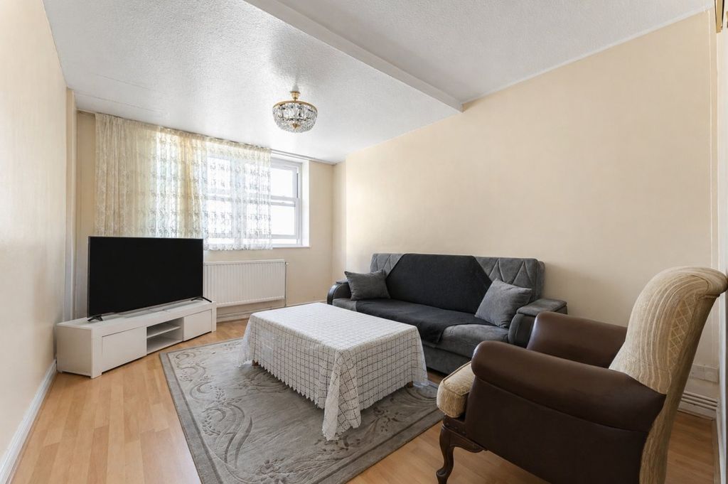 Property photo 2 of 11