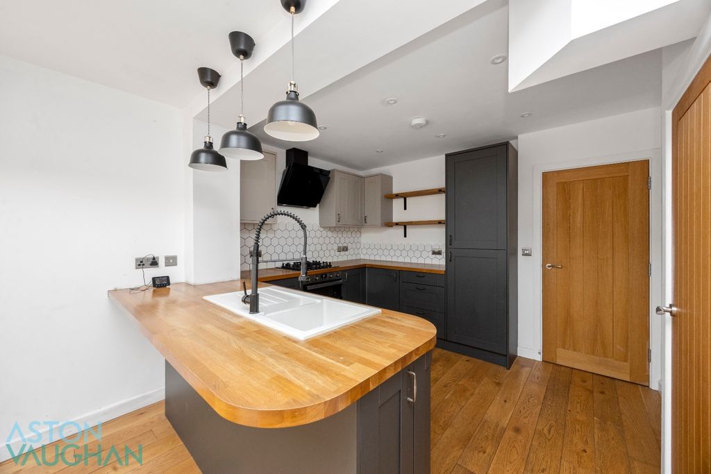 Property photo 3 of 14 5353842