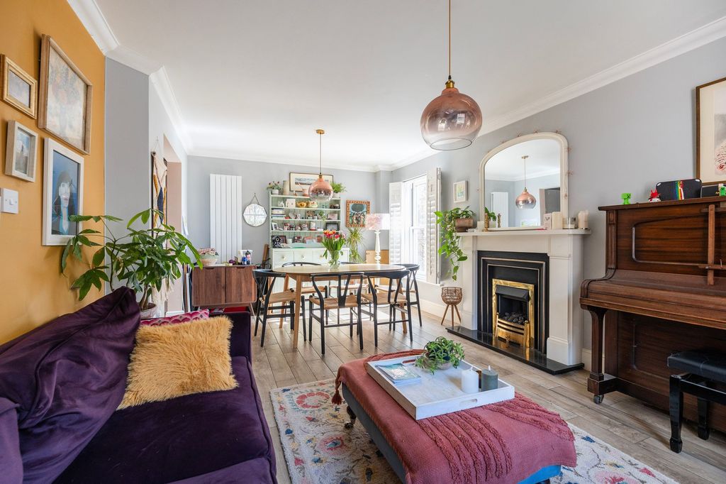 Property photo 2 of 30