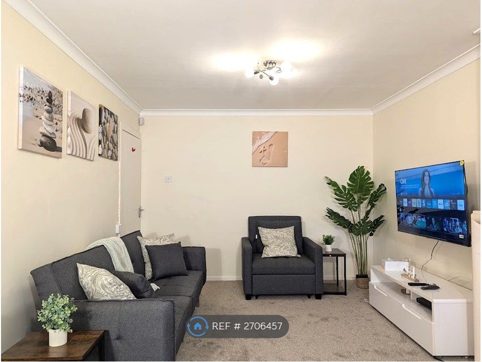 Property photo 2 of 24 Living Room