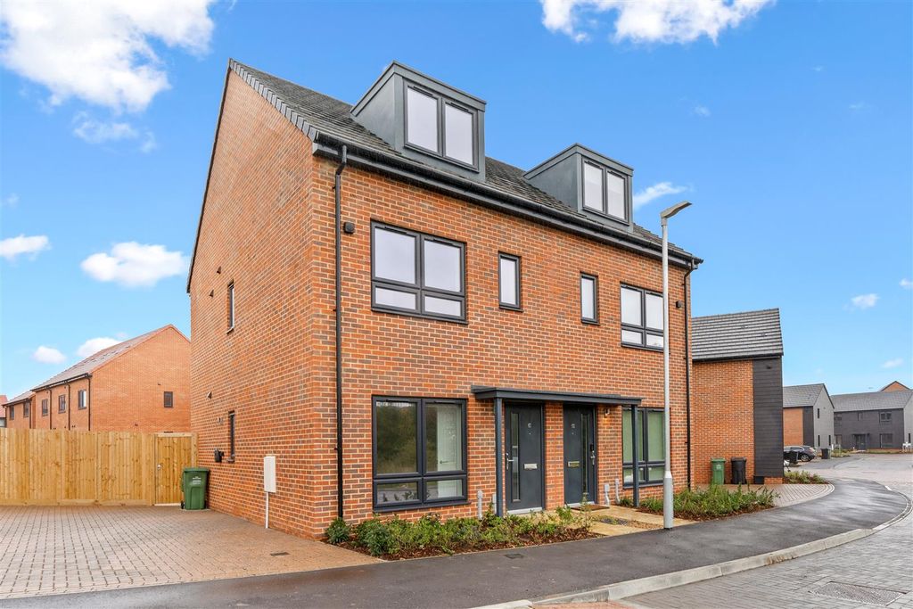 Property photo 1 of 22 Uv External.Jpg