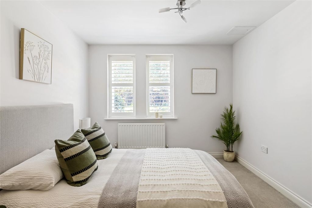 Additional image 17 of 2 bed flat for saleBellingham Drive, Reigate RH2