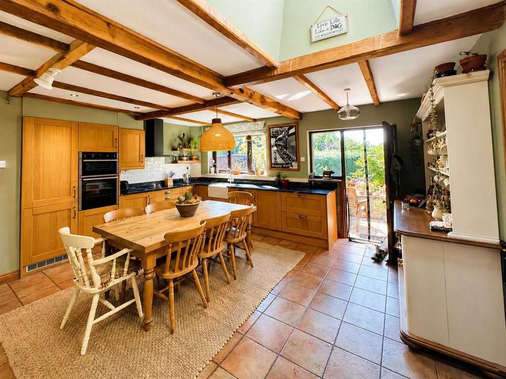 Property photo 2 of 22 E622Ab1A-7059-480A-B6Ec-B03E6B14Dcdf.Png