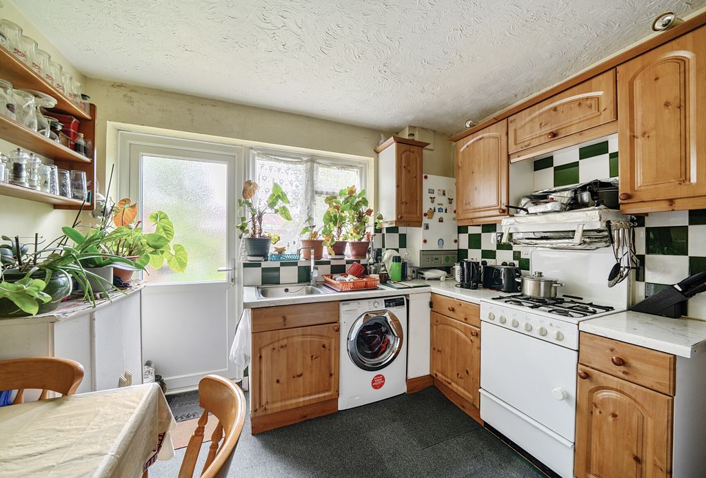 Property photo 2 of 9 1296445-26-682d9E...