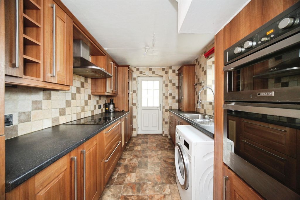 Property photo 2 of 18