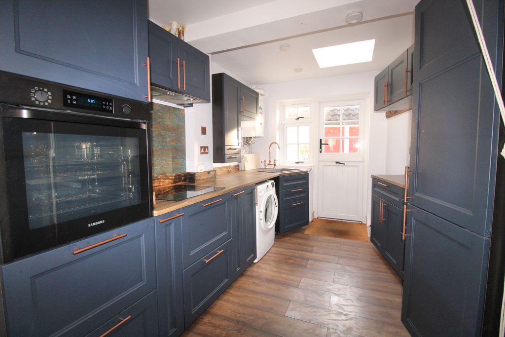 Property photo 3 of 17 Kitchen 1