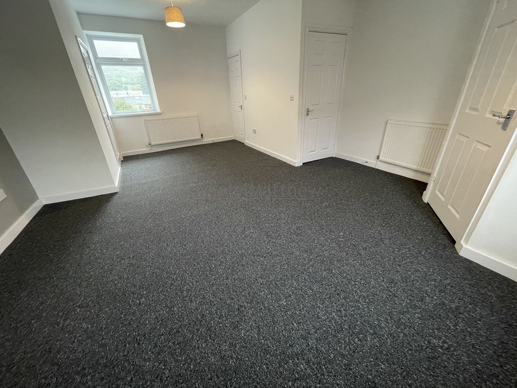 Property photo 3 of 14 Lounge