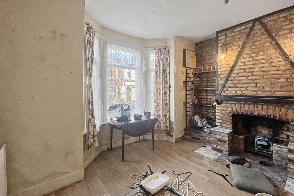 Property photo 2 of 13 595 Kingston Road, Raynes Park, London, Sw20 8Sa