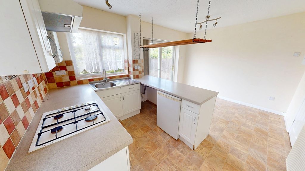 Property photo 2 of 11 Kitchen