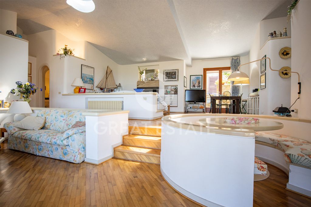 Property photo 2 of 33 Interiors
