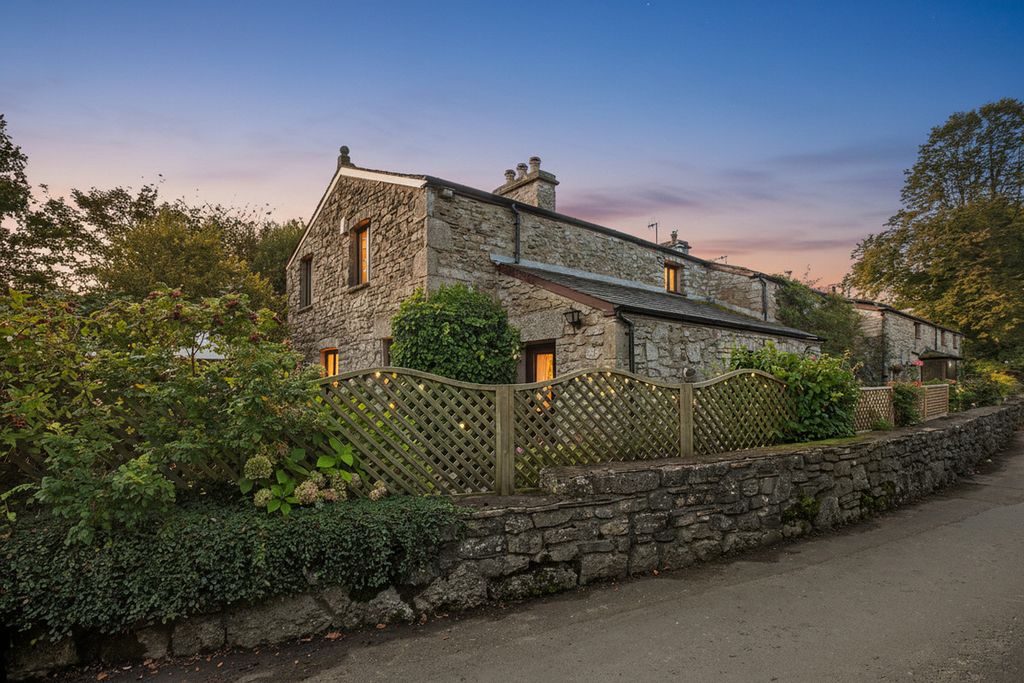 Property photo 1 of 28