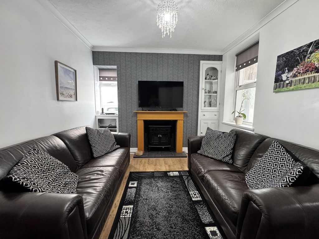 Property photo 3 of 24 Lounge