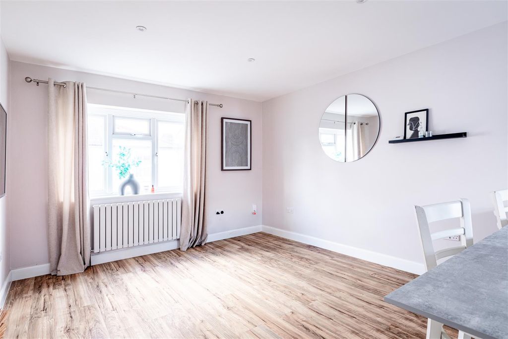 Property photo 2 of 9 New Road-8.Jpg