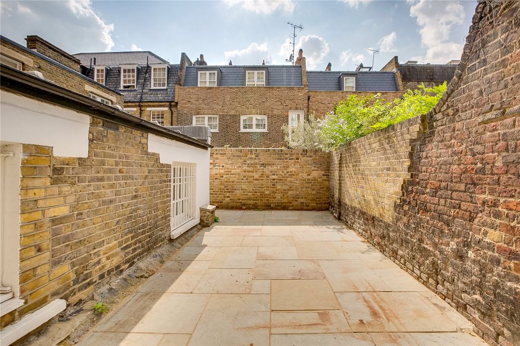 Property photo 2 of 11