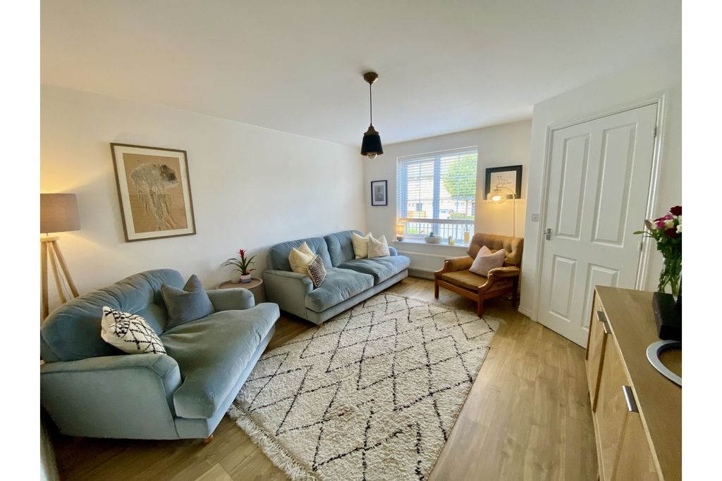 Property photo 2 of 16 Lounge