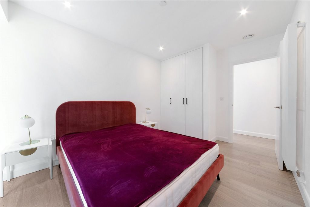 Property photo 3 of 9 Galleria House
