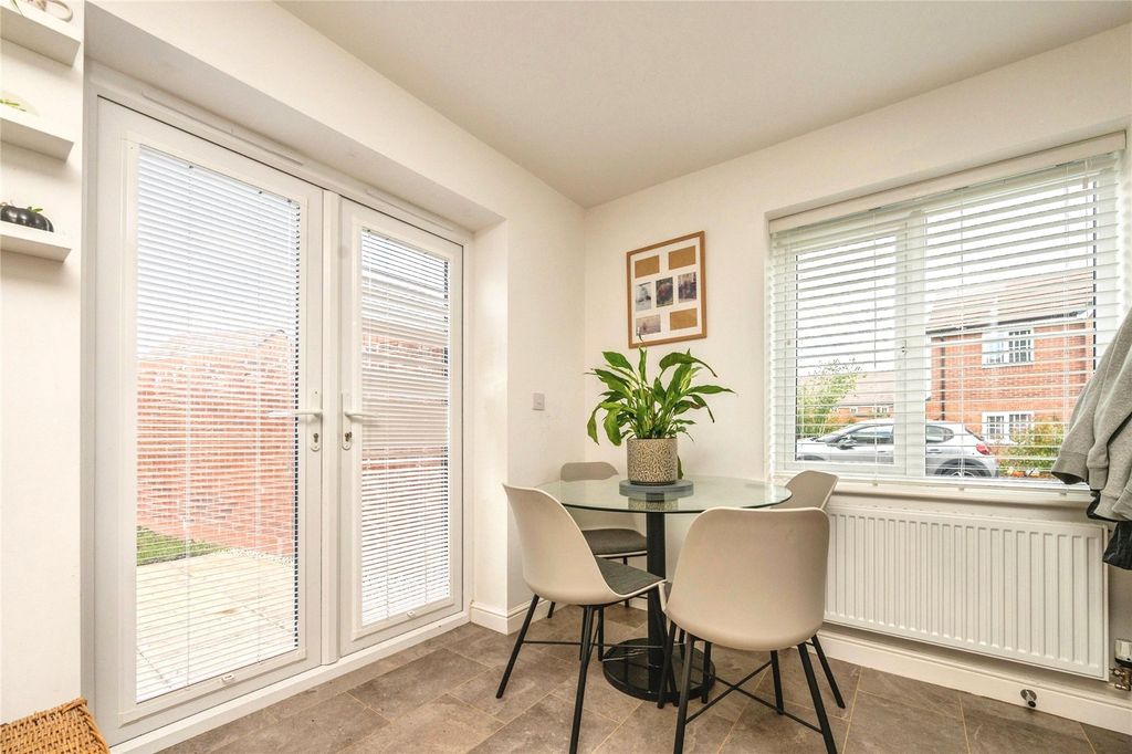 Property photo 3 of 15 Dining Area