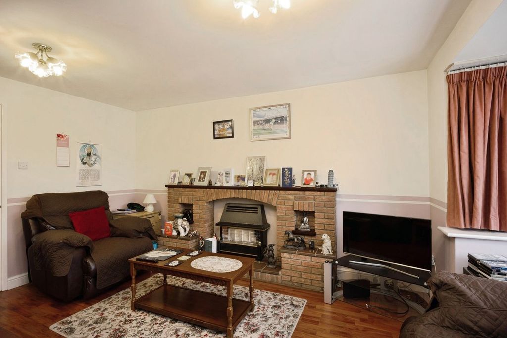 Property photo 3 of 20