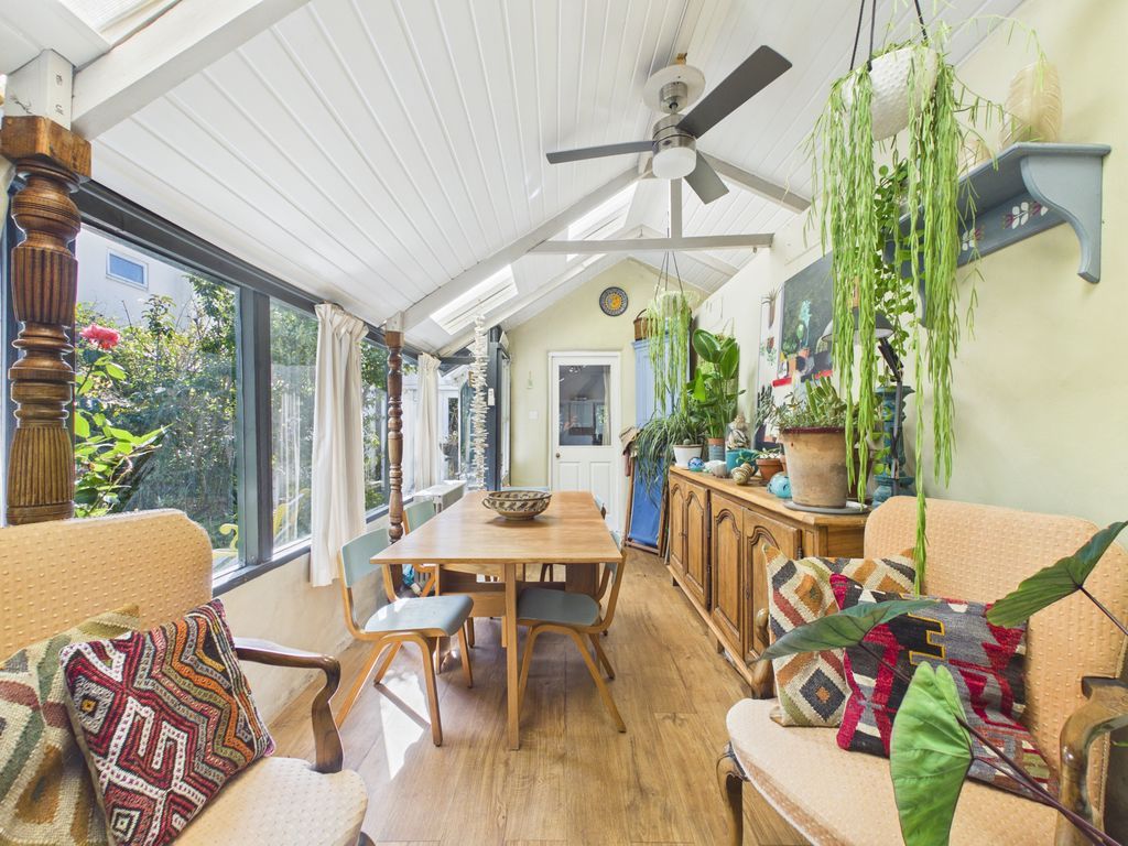 Property photo 2 of 19 Conservatory