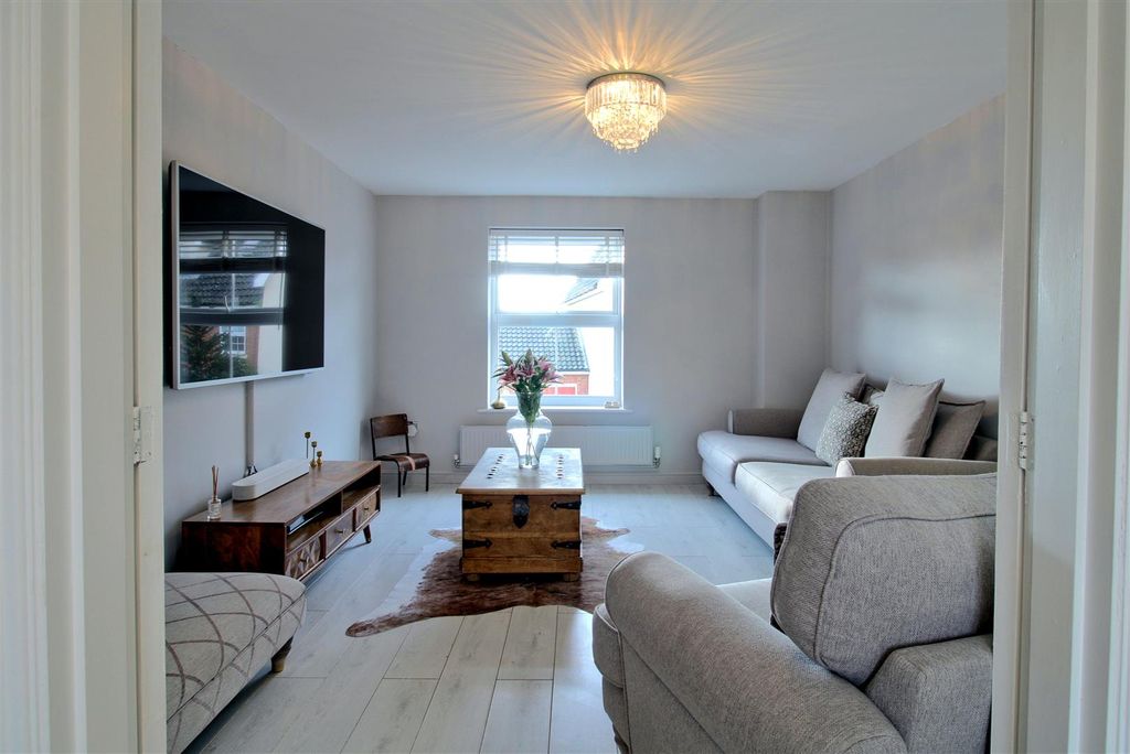 Property photo 3 of 45 Lounge