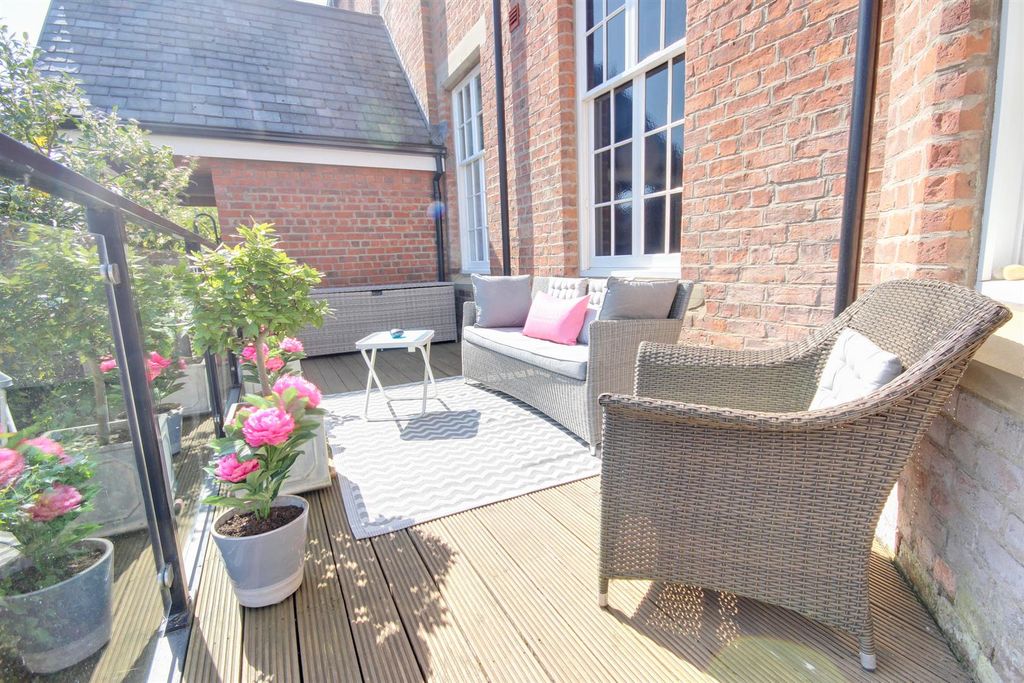 Property photo 1 of 16 Img_4068-Img_4070_Lzn.Jpg