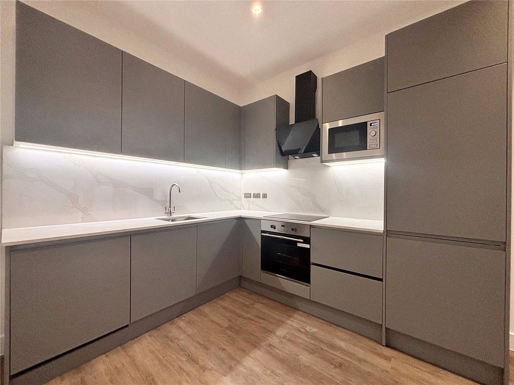 Property photo 2 of 29 Picture No. 17