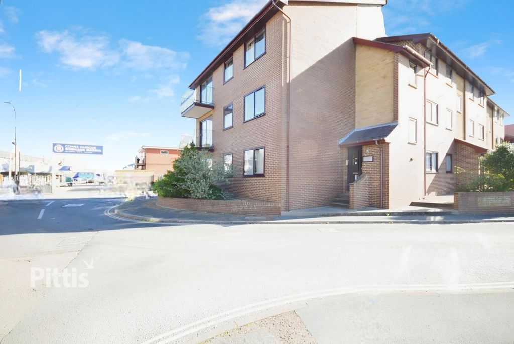 Property photo 1 of 8