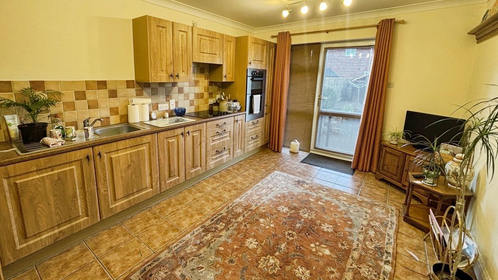 Property photo 2 of 10 Kitchen Diner