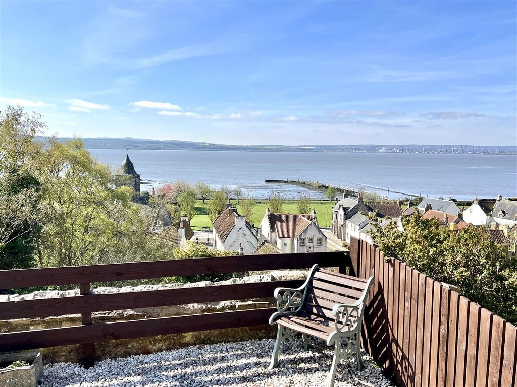 Property photo 1 of 18 Erskine Brae, Culross